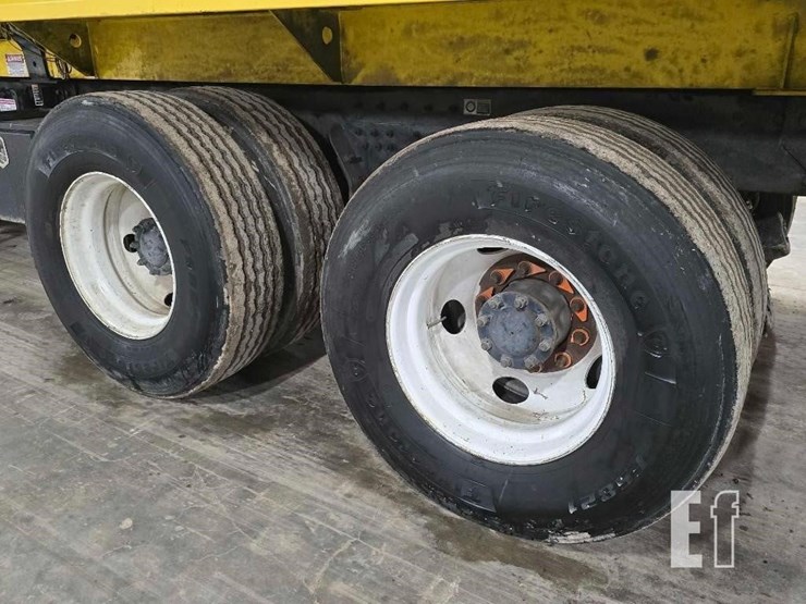 2018-peterbilt-320-image-32