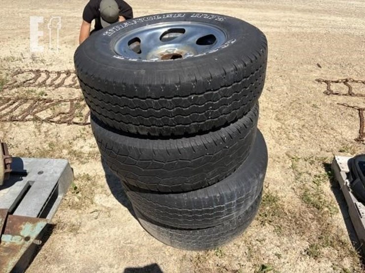 truck-tires-image-2