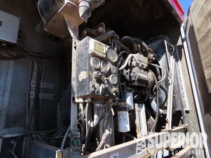 2009-van-truck-body-enclosed-lube-trailer-image-3