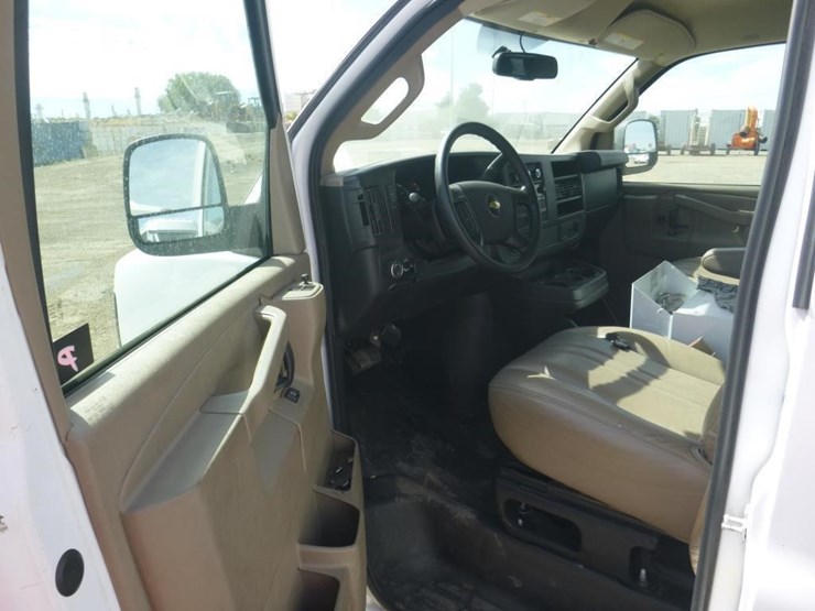 2016-chevrolet-express-3500-image-5