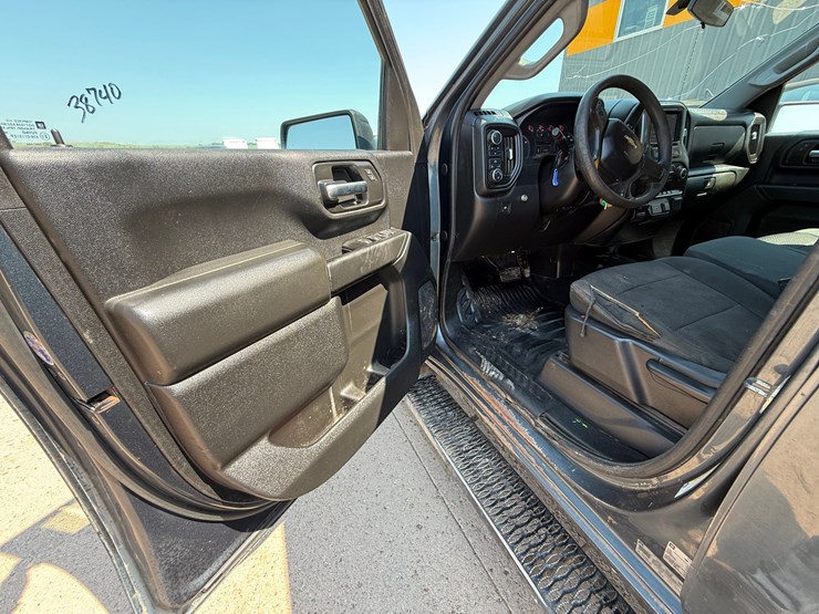 2020-chevrolet-silverado-2500hd-image-13