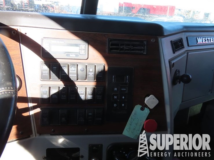 2013-western-star-4900-image-11