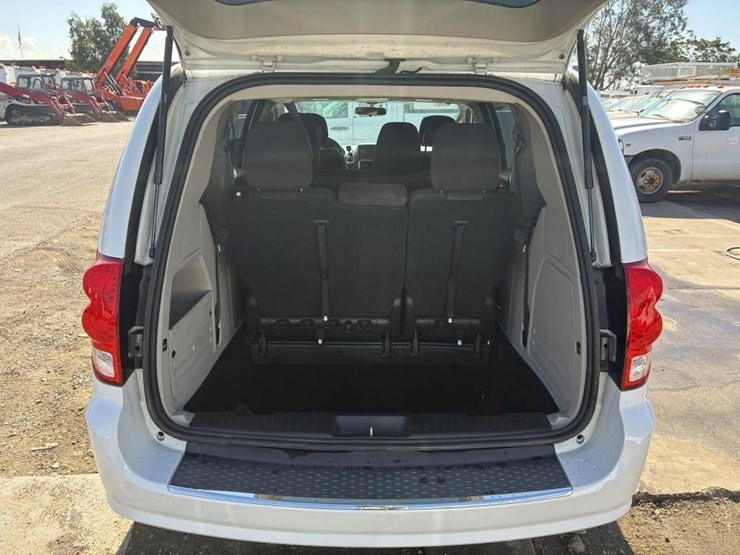 2017-dodge-grand-caravan-image-14