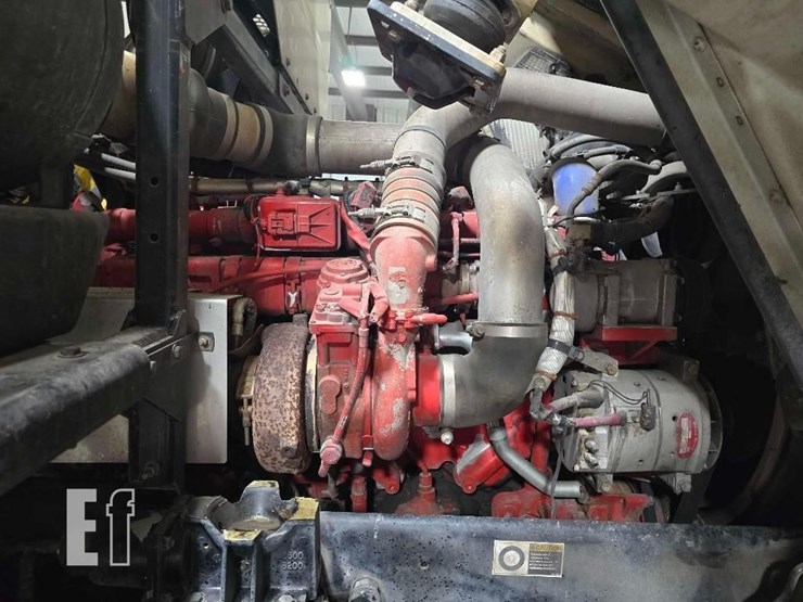 2018-peterbilt-320-image-27