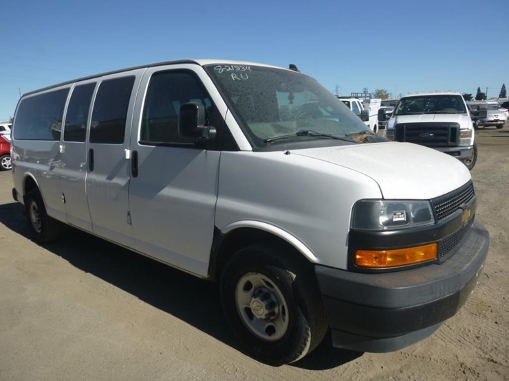 2020-chevrolet-express-2500-image-2