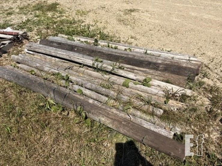 wooden-fence-posts-image-2