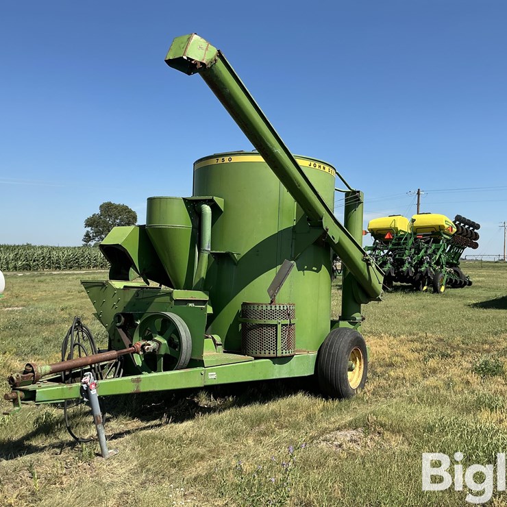 John Deere E0750 Grinder Mixer