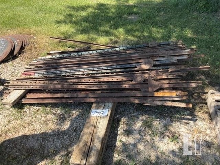 steel-t-posts-image-1
