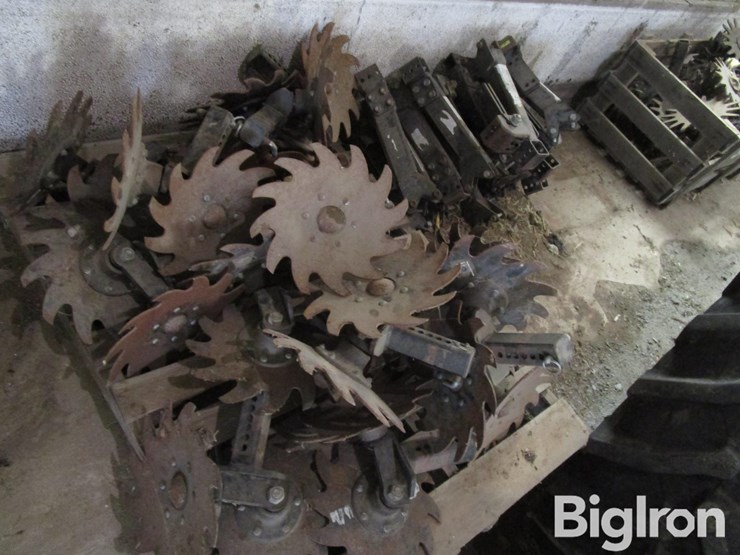 row-cleaners-&-mounting-brackets-image-1