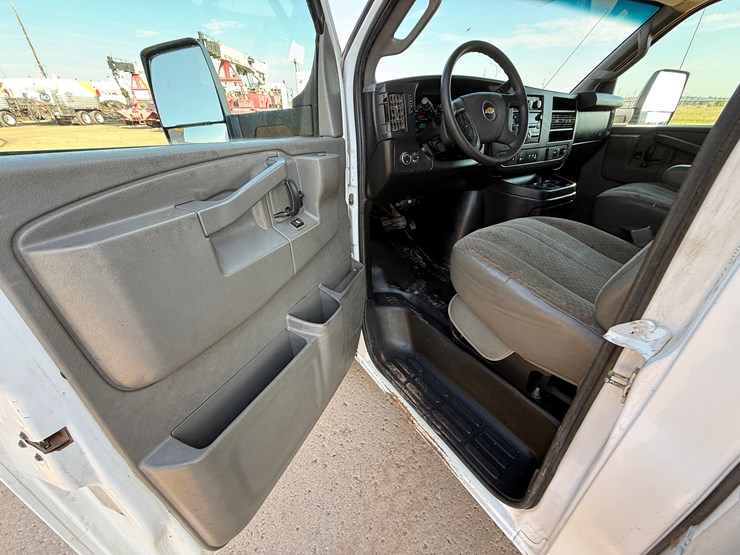 2018-chevrolet-express-4500-image-12