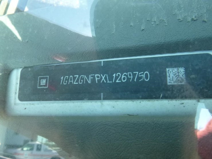 2020-chevrolet-express-2500-image-14