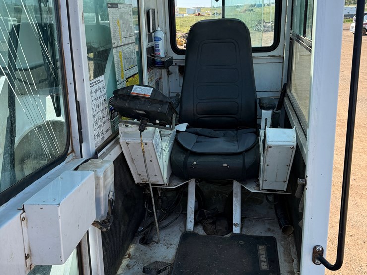 2012-peterbilt-367-image-25