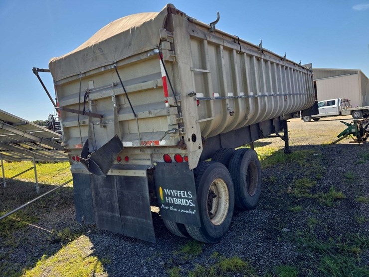 1970-fruehauf-dump-trailer,-32',-air-tailgate,-spring-ride,-full-frame,-grain-chute,-roll-tarp,-vin--639909-image-4