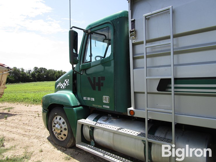 2003-freightliner-cst120-century-classic-t/a-grain-truck-image-9