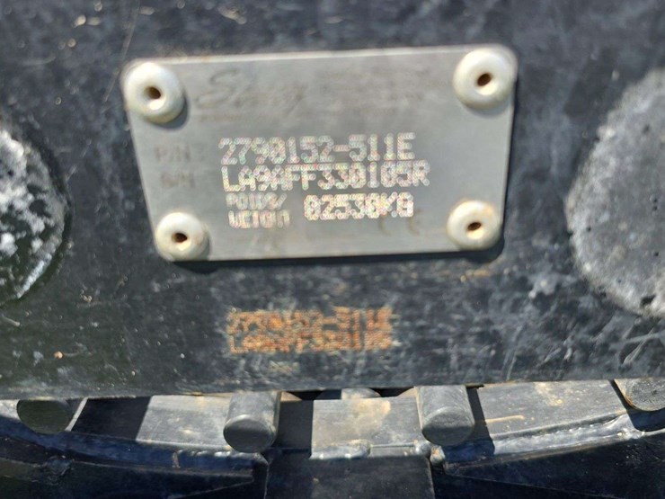 2014-saucy-combine-tracks,-32''-very-low-use,-have-used-two-season,-probably-less-than-1500-acres-of-entire-use,-have-the-adapter-to-fit-a-jd-combine-image-18