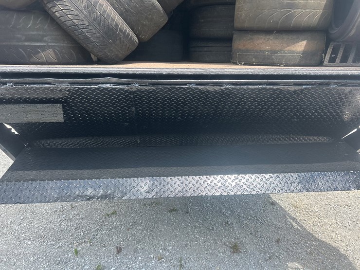 2001-gmc-t7500-image-28