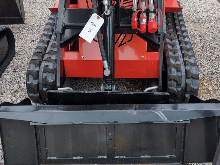 sdl-ride-on-mini-skid-steer-loader-ssl580-image-3