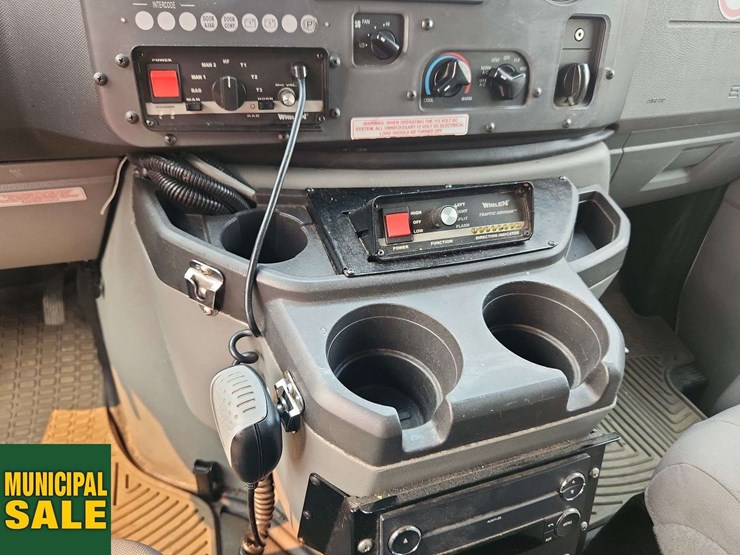 2013-ford-e450-image-12