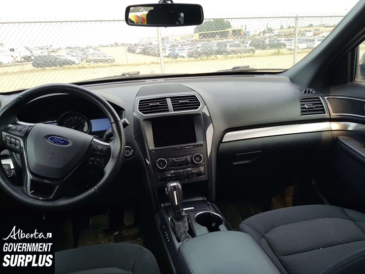 2019-ford-explorer-image-17