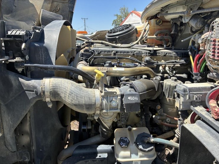 2013-freightliner-114sd-image-8