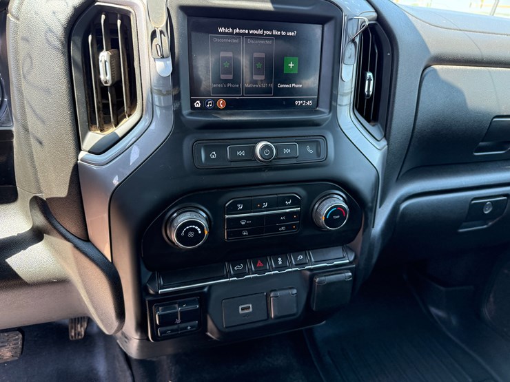 2020-chevrolet-silverado-2500hd-image-17