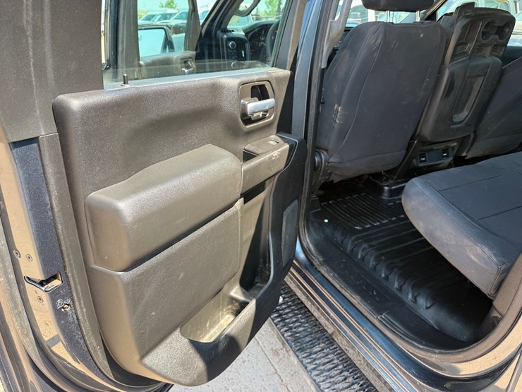 2020-chevrolet-silverado-2500hd-image-21