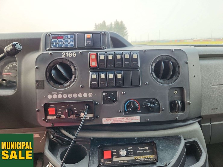 2013-ford-e450-image-13
