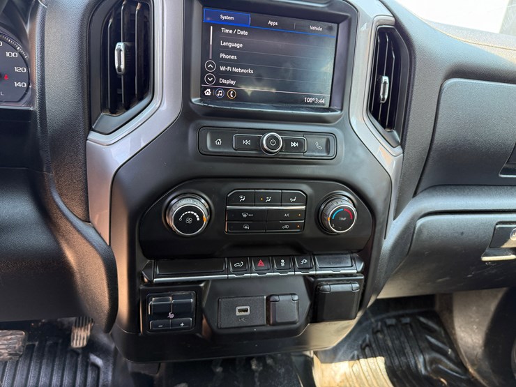 2020-chevrolet-silverado-2500hd-image-17