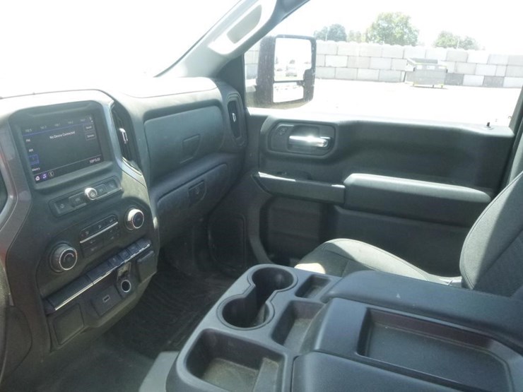 2020-chevrolet-2500-image-11