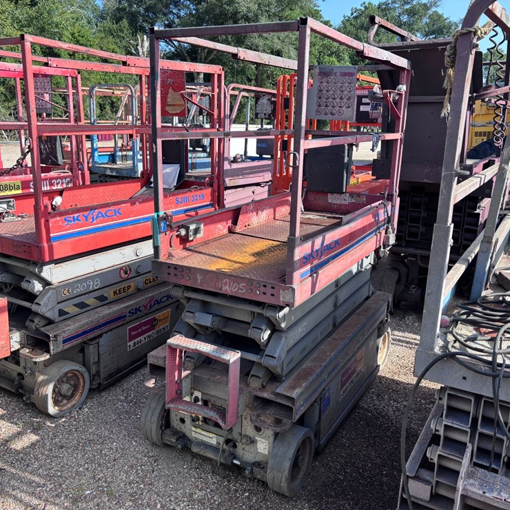 #39055 • SKYJACK SJ111 3219 SCISSORLIFT ELECTRIC | FOR PARTS/REPAIRS