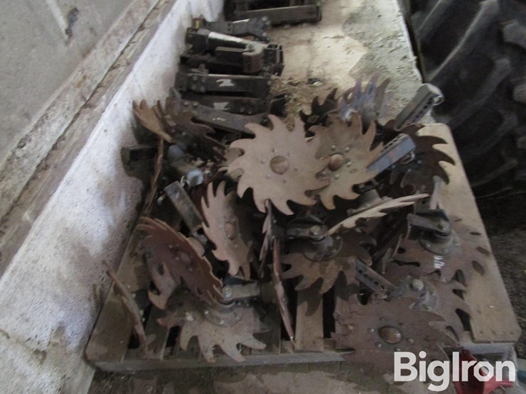 row-cleaners-&-mounting-brackets-image-2