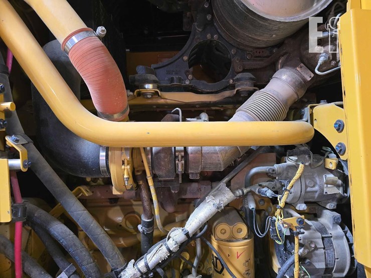 2014-caterpillar-160m2-image-27