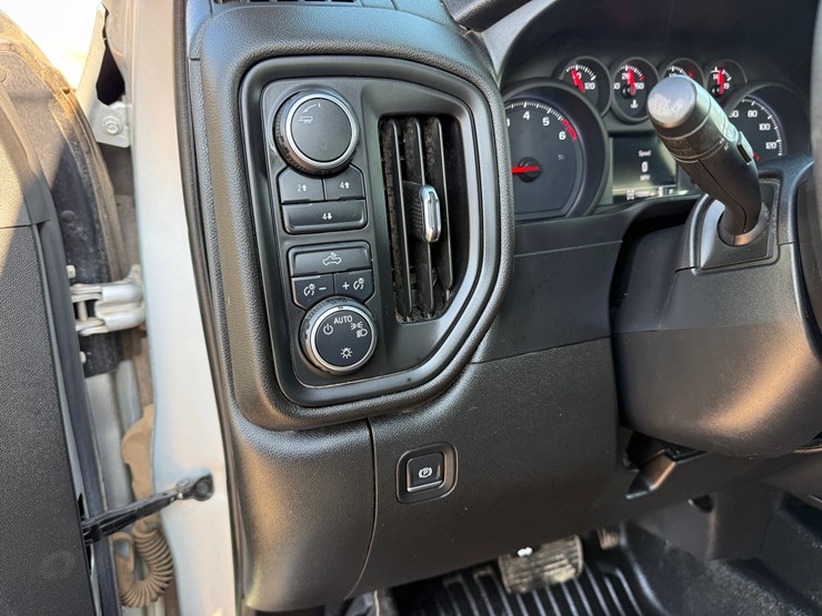 2021-chevrolet-silverado-2500hd-image-19