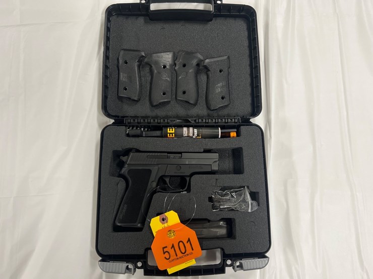 #5101-•-sig-sauer-m11-a1-9mmx19-image-1