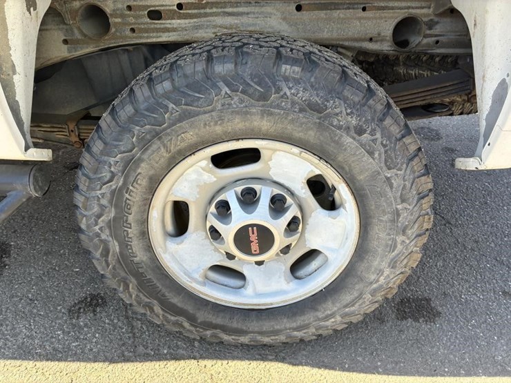 2012-gmc-sierra-2500-image-8