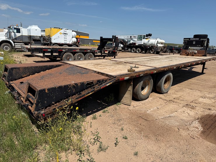 2008-trav-a-long-26’-+-5’-x-102”-dual-t/a-gooseneck-trailer-image-9