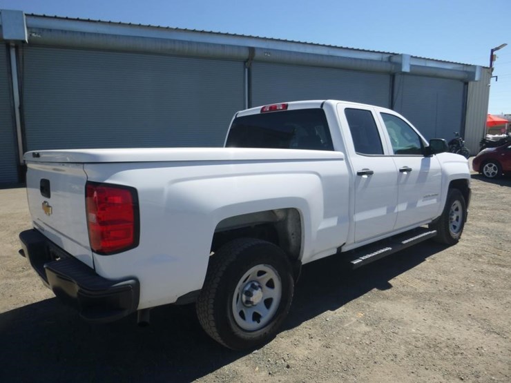 2018-chevrolet-1500-image-3