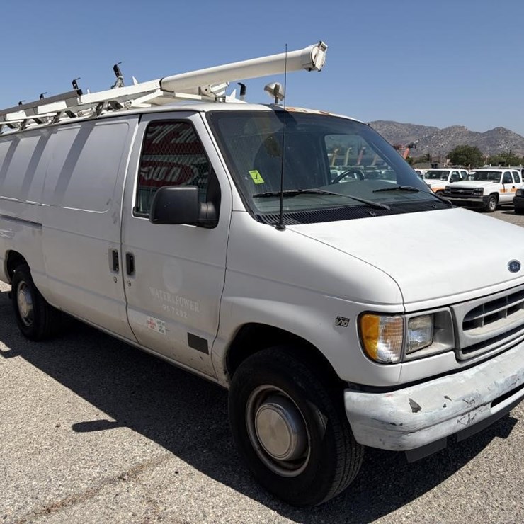 2002 FORD E350