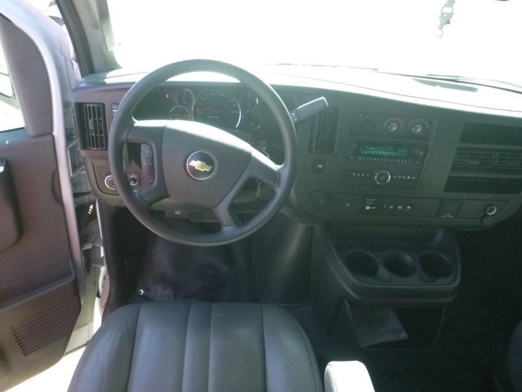 2020-chevrolet-express-2500-image-8