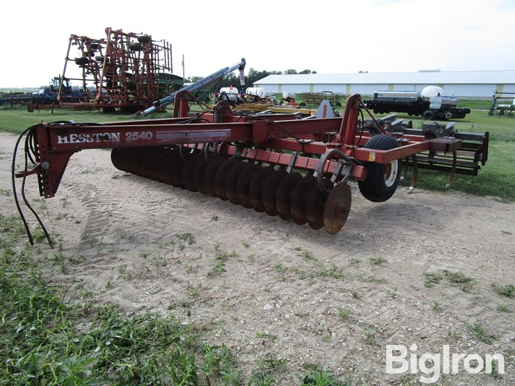 hesston-2540-image-1