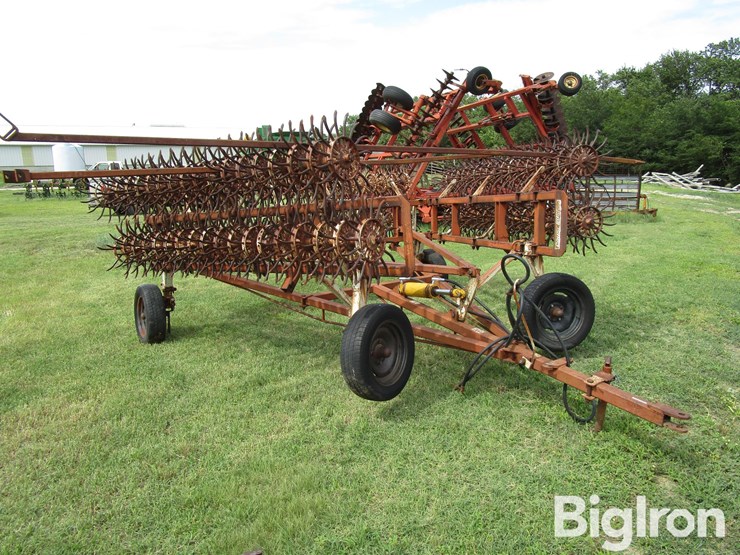 crustbuster-front-fold-rotary-hoe-image-3