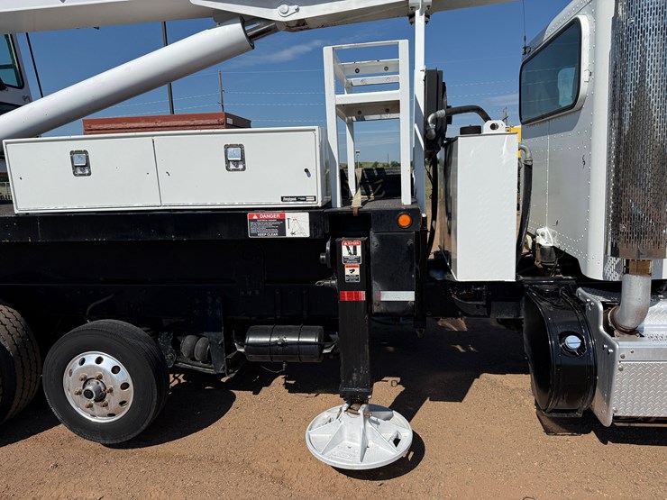 2012-peterbilt-367-image-10
