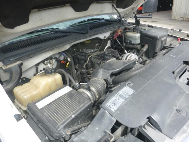 2005-chevrolet-3500-image-11