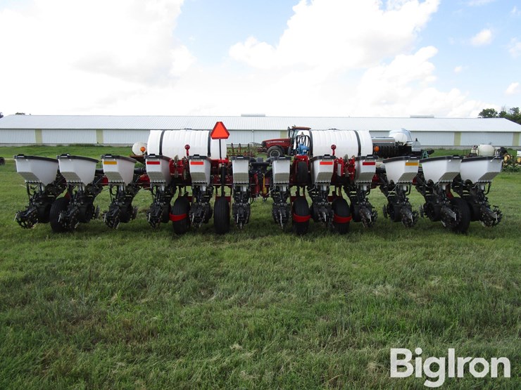 2023-massey-ferguson-pa-w12-12r30-front-fold-planter-w/liquid-fertilizer-image-14