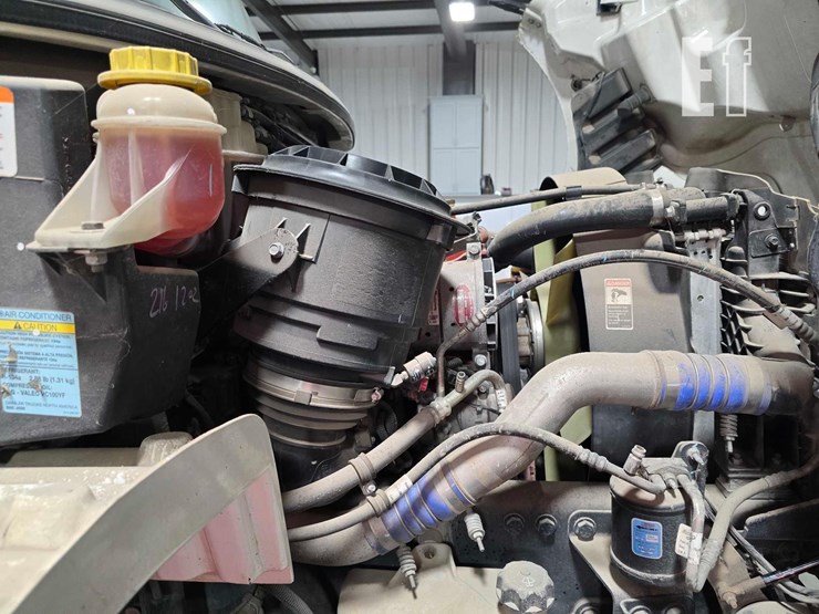 2020-freightliner-business-class-m2-106-image-19