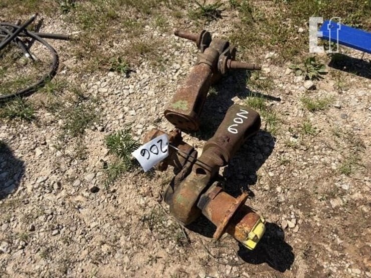 john-deere-narrow-front-rollomatic-hub-axles-image-1