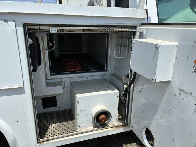 2012-ford-f450-xl-image-16