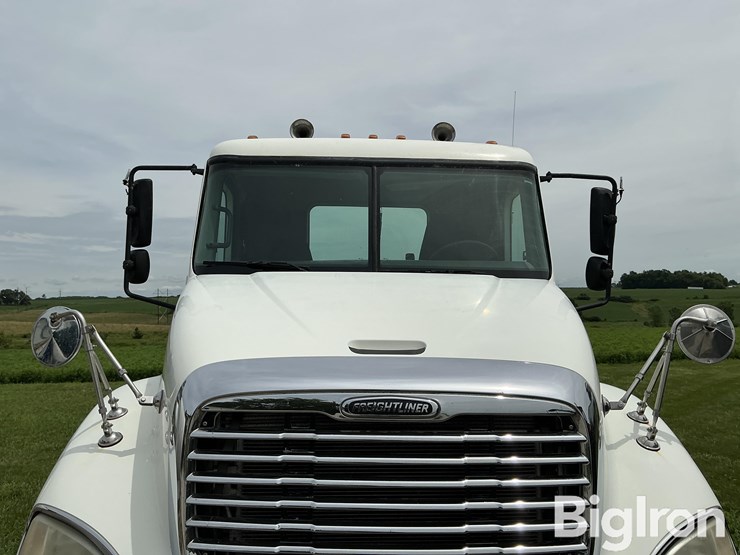 2005-freightliner-columbia-truck-tractor-image-11