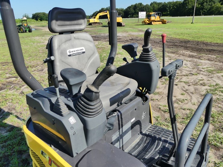 new-holland-e17c-image-12
