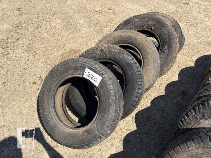 truck-tires-image-1
